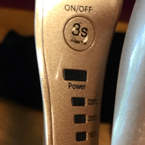 Landot Twist Curling Iron with glove & velvet bag - Picture 6 of 11